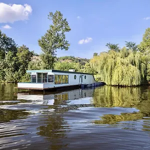 Houseboat - Place In Botel Prag