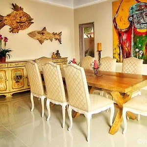 https://bamboo-moon-villas.hotelsseminyak.net