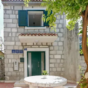 Apartment And Stone House, Split